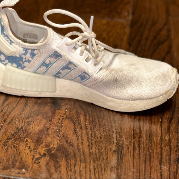 Womens Adidas Running Shoes nmd R1 CLOUD WHITE/AMBIENT SKY/CLOUD WHITE size 8.5 - Picture 2 of 9